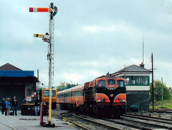 IARNROD EIREANN - 072 - General Motors Class 071 Co-Co DE - built by General Motors in 1977 - seen here at Claremorris.