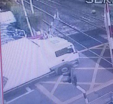 CRLtD4DWgAASt6m.jpg:large