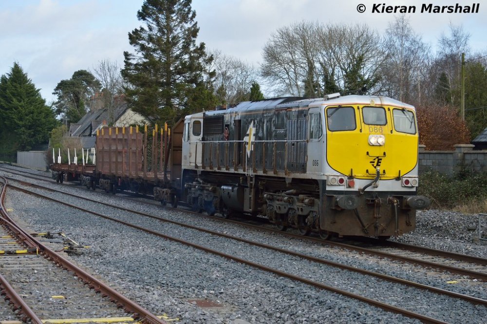 086 passes Hazelhatch, 15/1/15