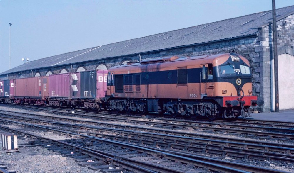 055 shunting Limerick Container Terminal. 13/09/86.