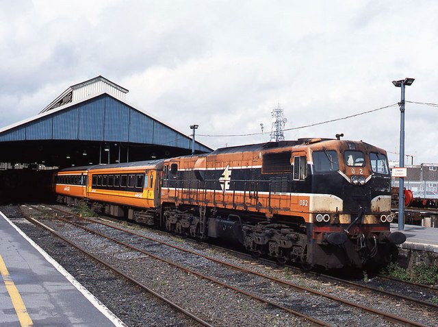 Train in Limerick station -(2) © The Carlisle Kid :: Geograph Ireland