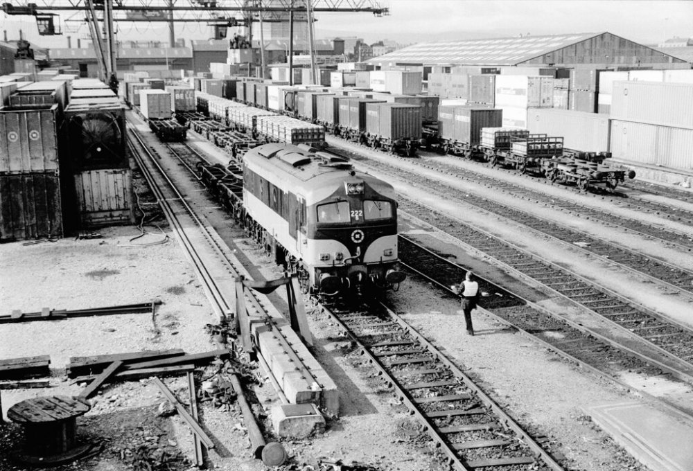 CIE 19850708 222 Dublin North Wall Container Terminal