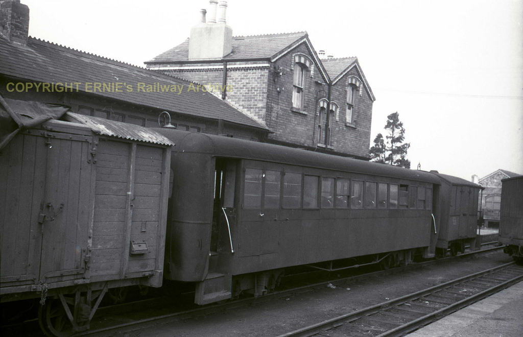 C&L Ballinamore 'Bus' coach s251