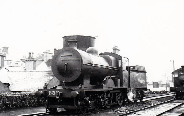 Class D 2 - 337 - GS&WR Class 333 4-4-0 - built 1908 by Inchicore Works - 1925 to GSR, 1930 rebuilt with Belpaire boiler, 1945 to CIE - withdrawn 1955 - seen here at Bray in 1938.
