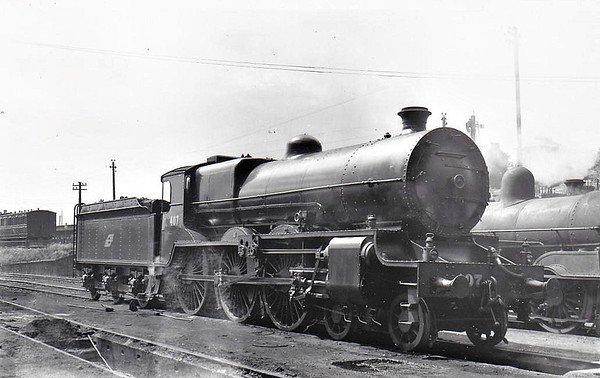 Class B 2 - 407 - GS&WR Class 400 4-cylinder compound 4-6-0, built 1922 by Armstrong Whitworth as GS&WR No.407 - 1924 rebuilt with superheated Belpaire boiler, 1925 to GSR, 1937 rebuilt as 2-cylinder simple, 1945 to CIE, 1949 rebuilt with superheated Belpaire boiler - withdrawn in 1955 - seen here at Cork in 07/50.