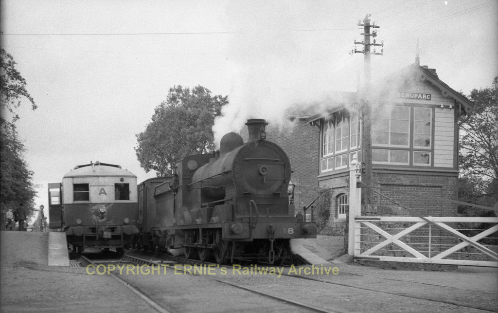 Beauparc, Oldcastle br. SG2 18 & railbus A early 1950'simg092