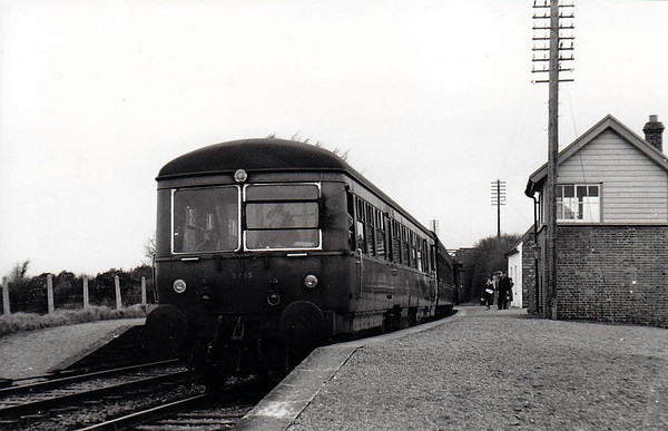 CORAS IOMPAIR EIREANN - 2615 - 2600 Class DMU, 66 2-car sets built from 1951 by AEC - all withdrawn by 1975, many converted to push/pull driving trailers - seen here at Waterfall Station.