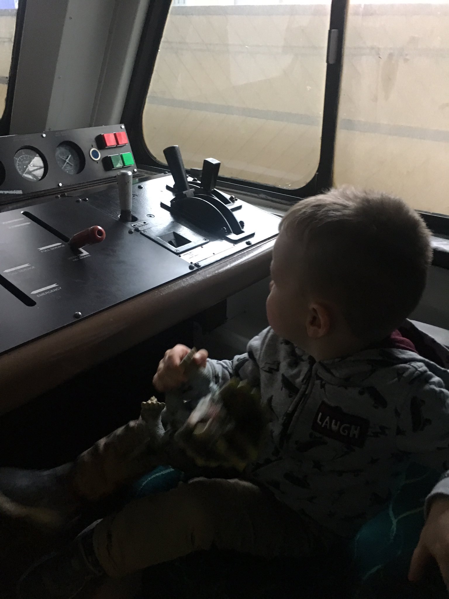 C4jC_REWAAAYYFR.jpg:large