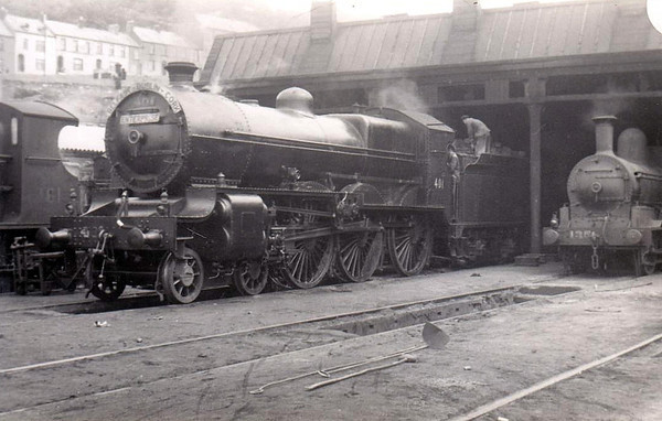 Class B 2 - 401 - GS&WR Class 400 4-cylinder 4-6-0, built 1921 by Inchicore Works - 1925 to GSR, 1930 rebuilt as 2 cylinder simple, 1939 rebuilt with large diameter Belpaire boiler, 1945 to CIE, 1952 rebuilt with superheated Belpaire boiler, 1953 rebuilt with superheated Belpaire boiler - withdrawn 1961- seen here at Cork MPD, 06/53. Note 'Enterprise' headboards.