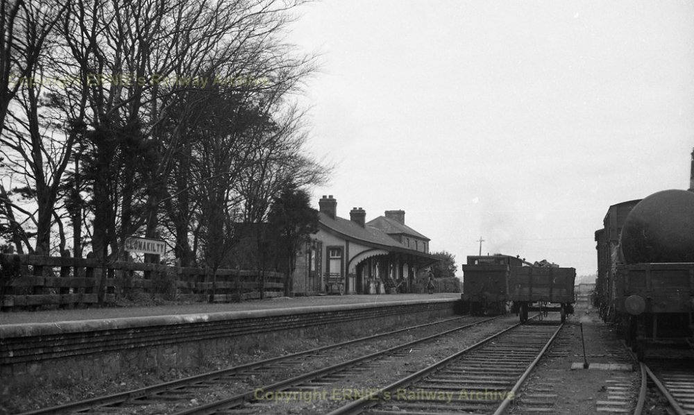 1955-04-12 Clonakilty station HC img404