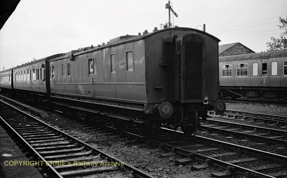 img401 Limerick Junction ex D&SER Buffet Car, 1960-10-24 GT Robinson