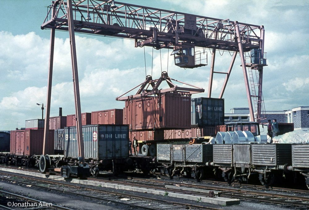Container handling - Limerick - May 1971