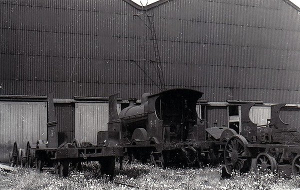 Class D 7 - 542 - M&GWR Class C 4-4-0 - built 1911 by Broadstone Works as M&GWR No.6 KYLEMORE - 1917 rebuilt with Belpaire boiler, 1924 to M&GWR No.9, 1925 to GSR, 1945 to CIE - withdrawn 1959 - seen here at Inchicore Works in 1950.