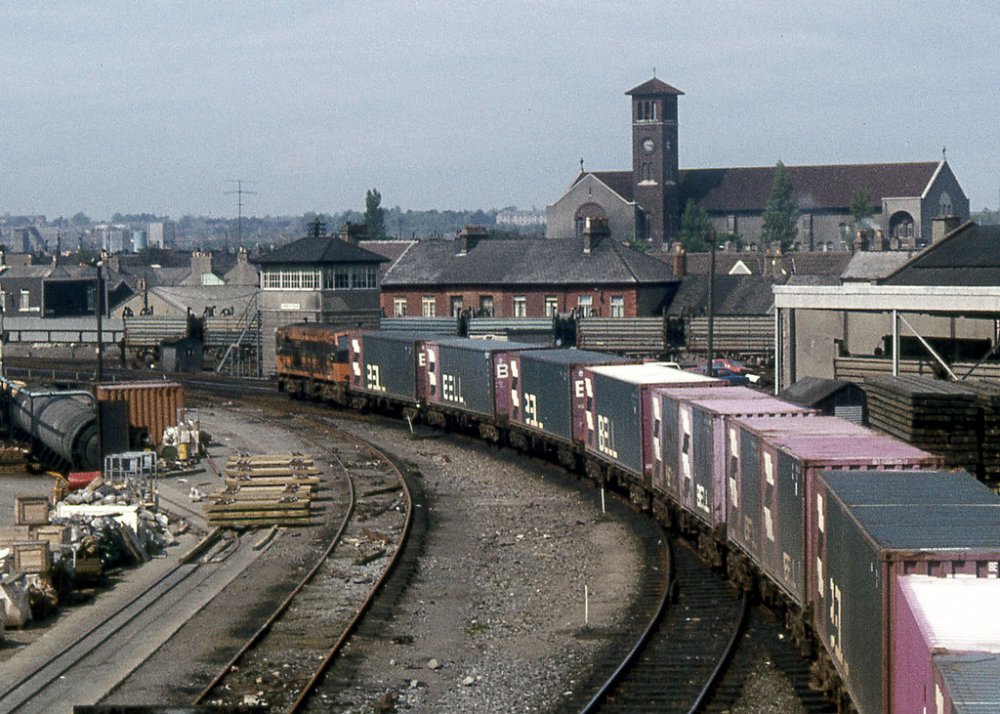eire - cie container train leaving north wall yard dublin 83 JL