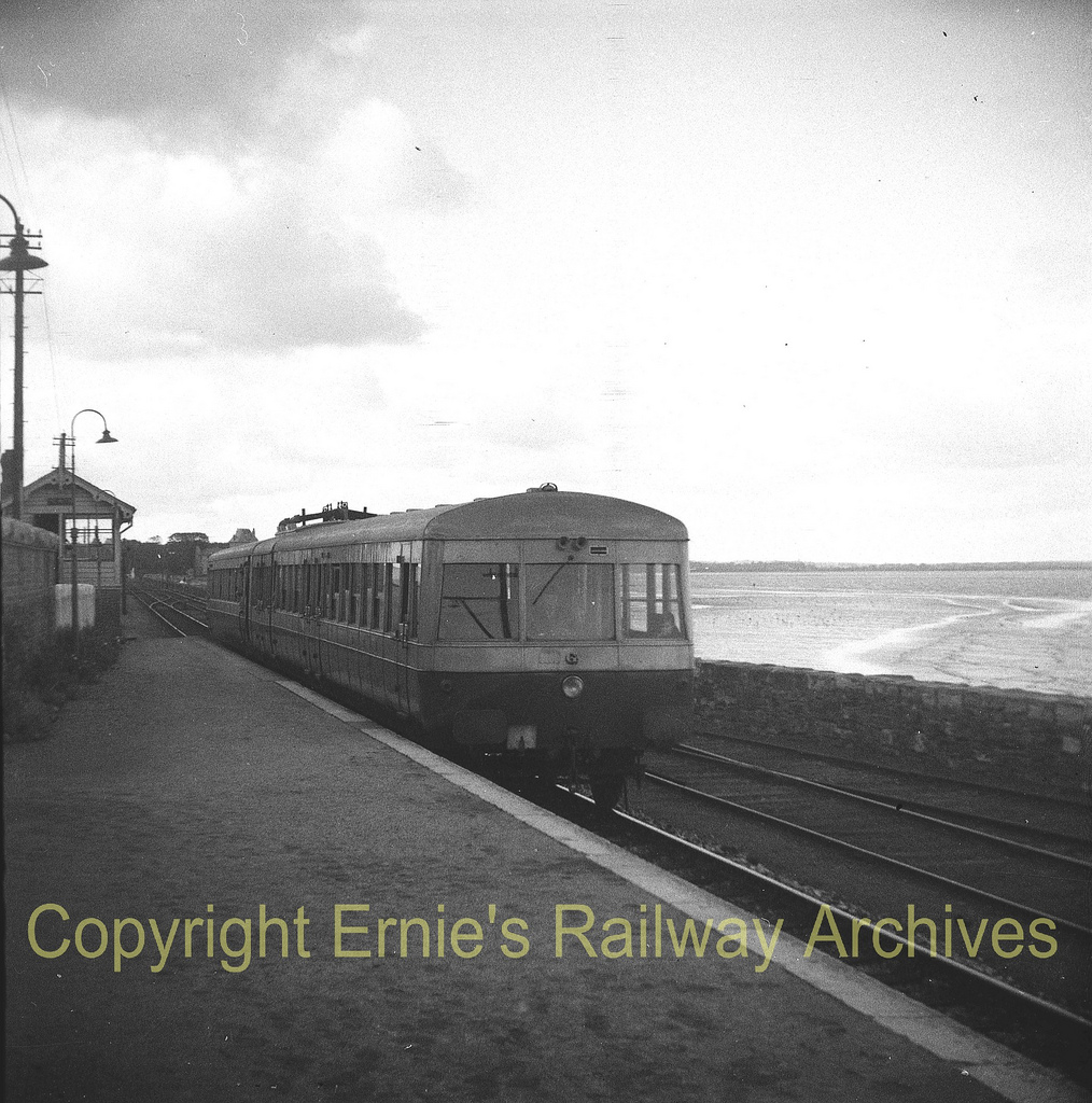 cb  Howth_Railcar_G_arriving