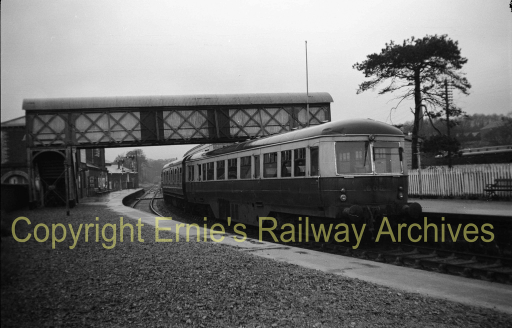 ig N94 Banbridge Last train to Newcastle R'cars 605'604 1May55