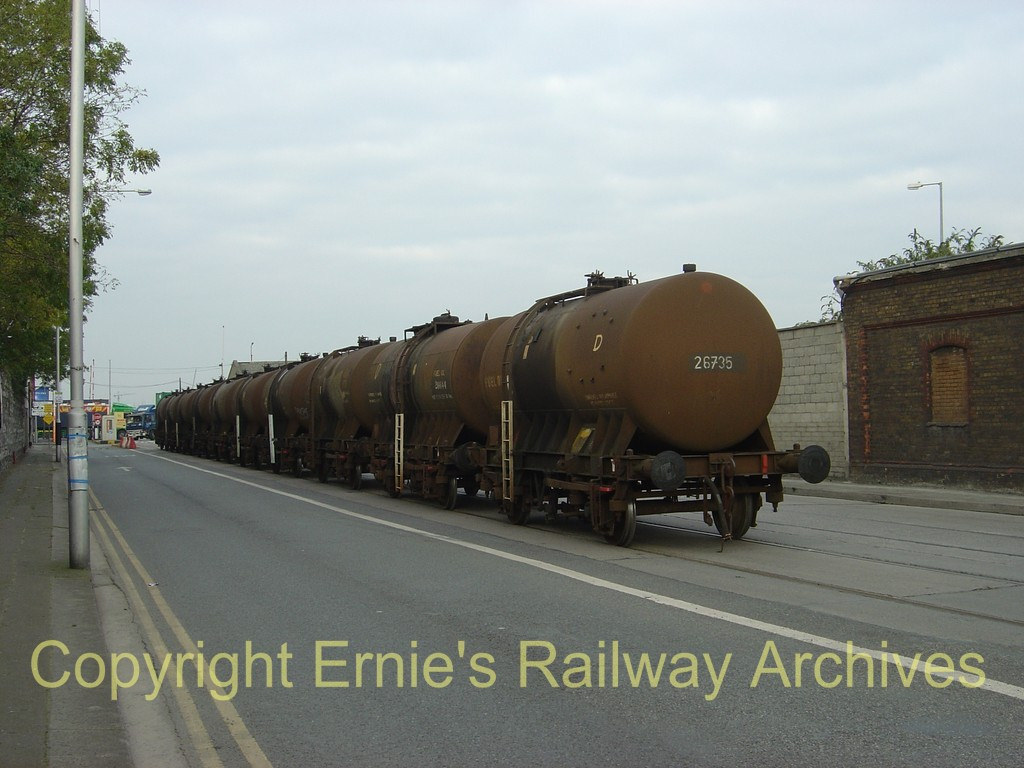 North Wall loaded tanks on Alexandra Rd Oct 2004 DSC00918