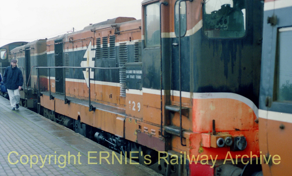 b Limerick Jc 129'127 on Rosslare train Oct 2000 a814