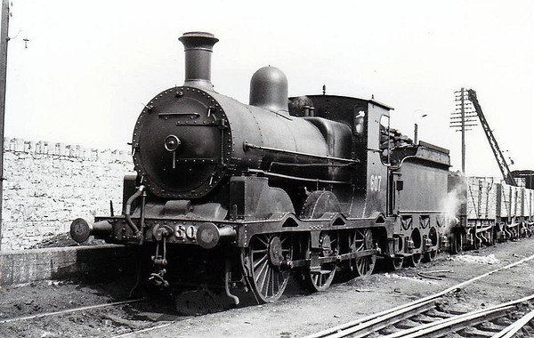 Class J19 - 607 - M&GWR Class L 0-6-0 - built 1889 by Broadstone Works as M&GWR No.69 ATHLONE - 1904 rebuilt with Belpaire boiler, 1925 to GSR as No.607, 1934 rebuilt, 1945 to CIE - withdrawn 1962 - seen here at Athlone in 1953.