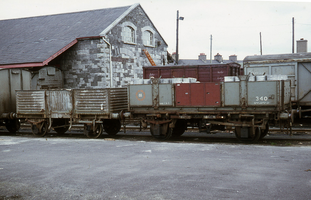Pallet and open wagons