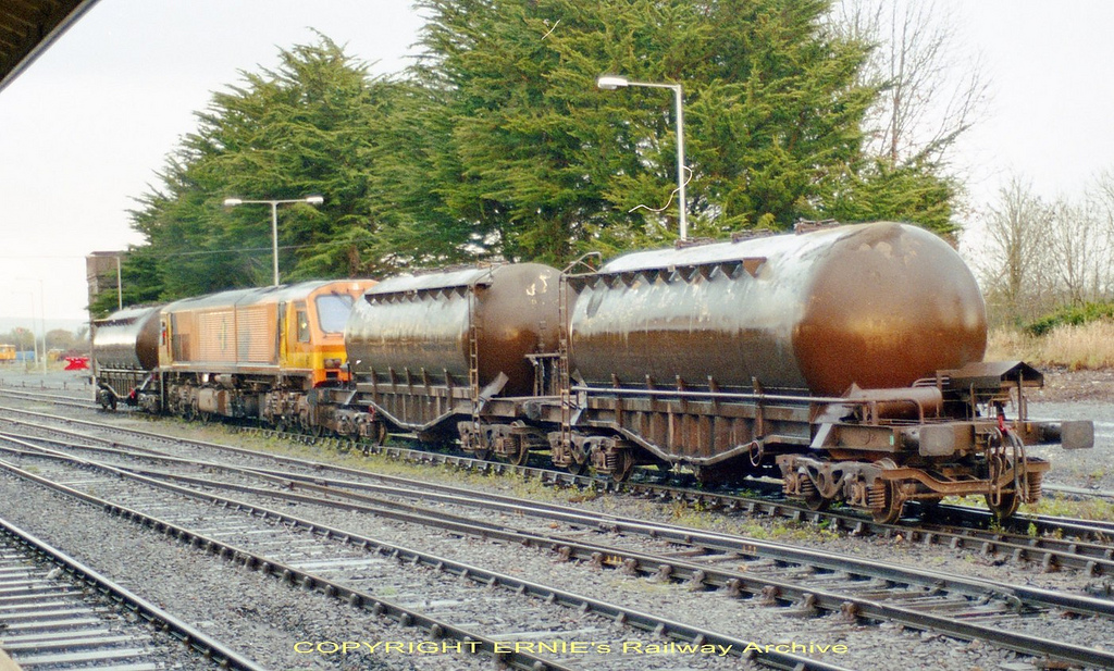 e Limerick Junc The rh bulk is being dropped off for repairs and the LH bulk is to be added to the train Nov02 img741