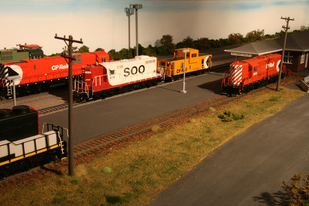 Athearn Genesis GP9 Soo Line