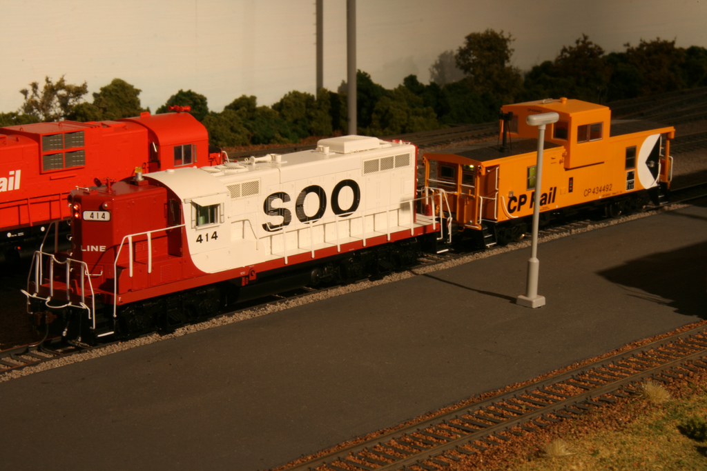 Athearn Genesis GP9 Soo Line