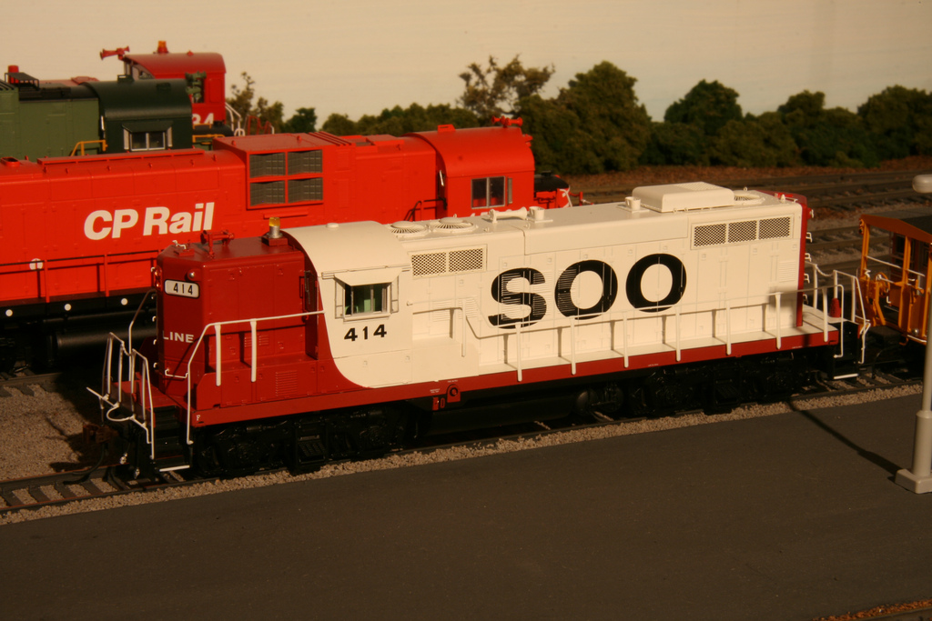 Athearn Genesis GP9 Soo Line