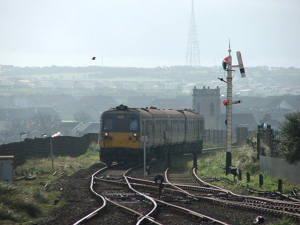 24.10.06. NIR 80 Class with Powercars 8098 & 8082 at Portrush Station.
