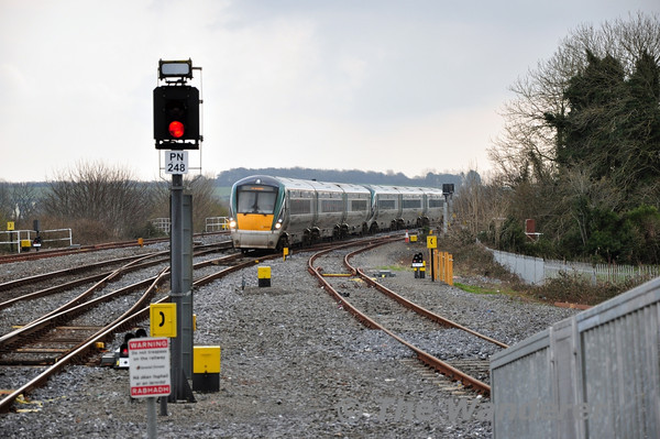 22052 + 22054 arrive at Portarlington with the 0925 Heuston - Galway.  Fri 28.03.14