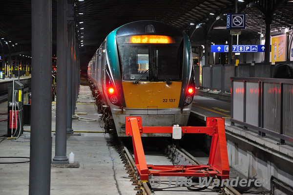 22037 stands at Heuston shortly after arriving with the 1920 ex Galway. It would be stabled overnight at Heuston. Wed 09.04.14