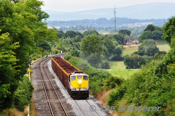 072 lifts the 1130 Waterford - Westport Empty Timber away from Cherryville Jct. Sat 10.08.13