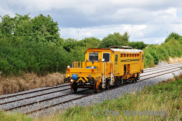 742 got a chance to stretch its axles today with a 1020 Skerries to Mallow transfer movement. The Tamper is pictured at Rosskelton, south of Portlaoise. Mon 12.08.13