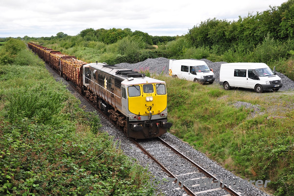 074 passes two Per-Way Dept. Vans at Ballyavill with the 1150 Claremorris - Waterford Timber. The train was loaded at Westport and run to Claremorris to stable on Tuesday night due to congestion in Westport Yard. Wed 21.08.13