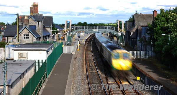 Locomotive 222 flys through Portarlington with train A222 the 1700 Heuston - Cork Express. Tues 27.08.13