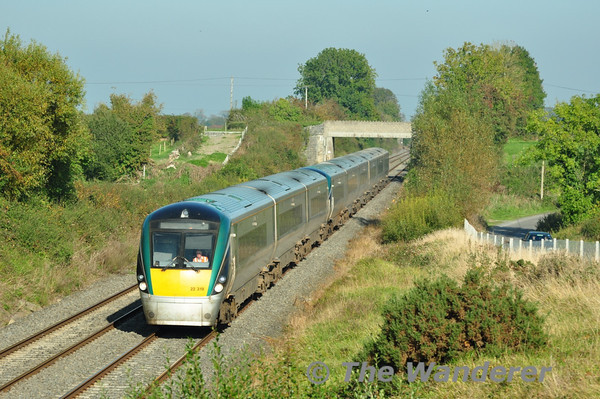 Due to MKIV problems the 0930 Cork - Heuston was formed by 3ICR 22019. With the need to get this back to Cork for the Mallow - Tralee service and provide a train for the 1730 Cork - Heuston it was decided to make the 1400 Heuston - Cork a 9 car ICR formed of 22019 + 22031. This was the first passenger working of a 9 car ICR, empty movements between Laois Traincare and Heuston being fairly common especially at weekends. Tues 12.10.10