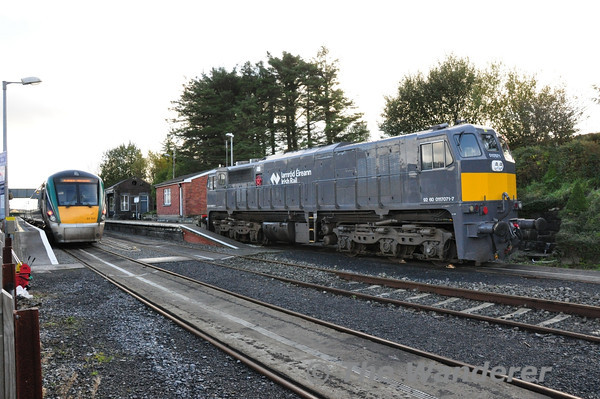 071 stands at Westport. It had worked Saturday's Timber train from Waterford. Note the scotches under the wheels to prevent a runaway. On the platform is 22033 which will be the 1315 to Dublin Heuston. Sun 04.11.13