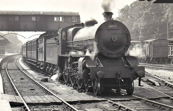 Class B 2 - 402 - GS&WR Class 400 4-cylinder 4-6-0, built 1921 by Inchicore Works - 1925 to GSR, 1927 rebuilt as 2-cylinder simple, 1945 to CIE, 1946 rebuilt with superheated Belpaire boiler, 1953 rebuilt with superheated Belpaire boiler - withdrawn 1961.