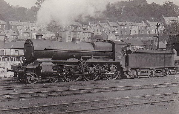 Class B 2 - 402 - GS&WR 4-cylinder compound Class 400 4-6-0, built 1921 by Inchicore Works - 1925 to GSR, 1927 rebuilt as 2-cylinder simple, 1945 to CIE, 1946 rebuilt, 1953 rebuilt - withdrawn 1961 - seen here at Cork, 10/33.