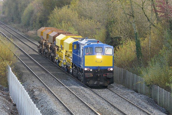 6.11.19. NIR GM 8113 passes Silverwood Lurgan on an empty ballast train working from Belfast to Poyntzpass .