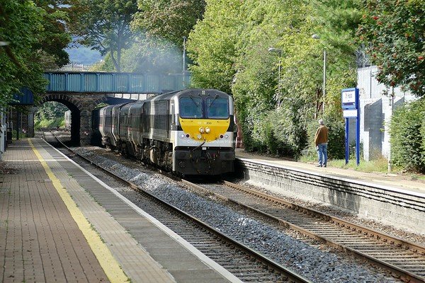 1.9.18. The 15:20 Dublin to Belfast Enterprise service passes City Hospital Halt Belfast worked by  GM 233 & DVT 9003 .