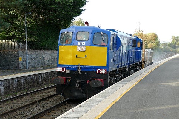 30.9.18. NIR GM 8113 & Water Jetter wagon pass Scarva heading from Portadown to Newry.