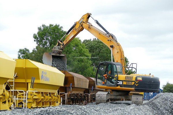 24.7.19. NIR ballast hoppers at Poyntzpass.