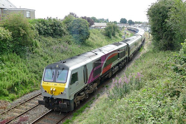 25.7.19. GM 228 arrives into Portadown working the 11:20 Dublin to Belfast Enterprise service.