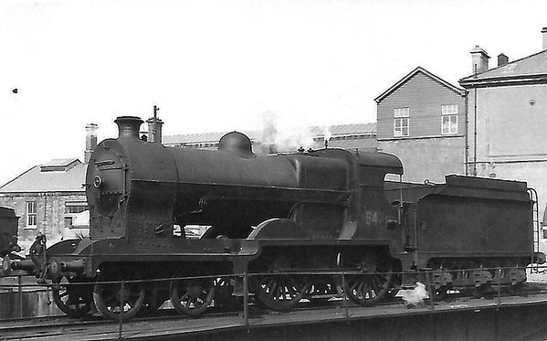 Class D6 - 542 - Cusack MGWR Class 540 4-4-0 - built 1911 by Broadstone Works as MGWR No.6 KYLEMORE - 1917 rebuilt with Belpaire boiler - 1924 to MGWR No.9 - 1925 to GSR as No.542 -  1945 to CIE - 1959 withdrawn - seen here at Broadstone.