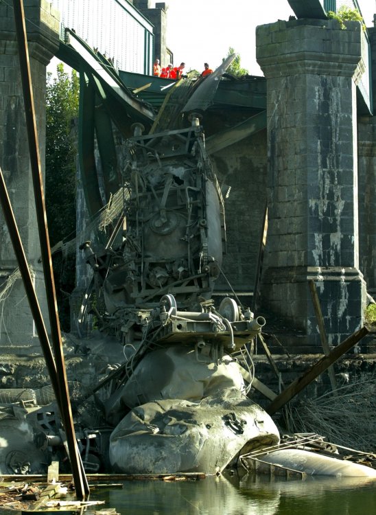 Cahir viaduct collapse.jpg