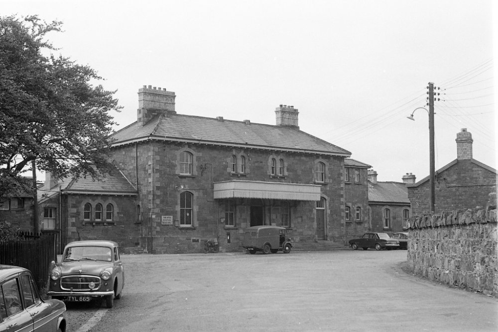 OMA General exterior 28.07.1964 - EMP113S.jpg