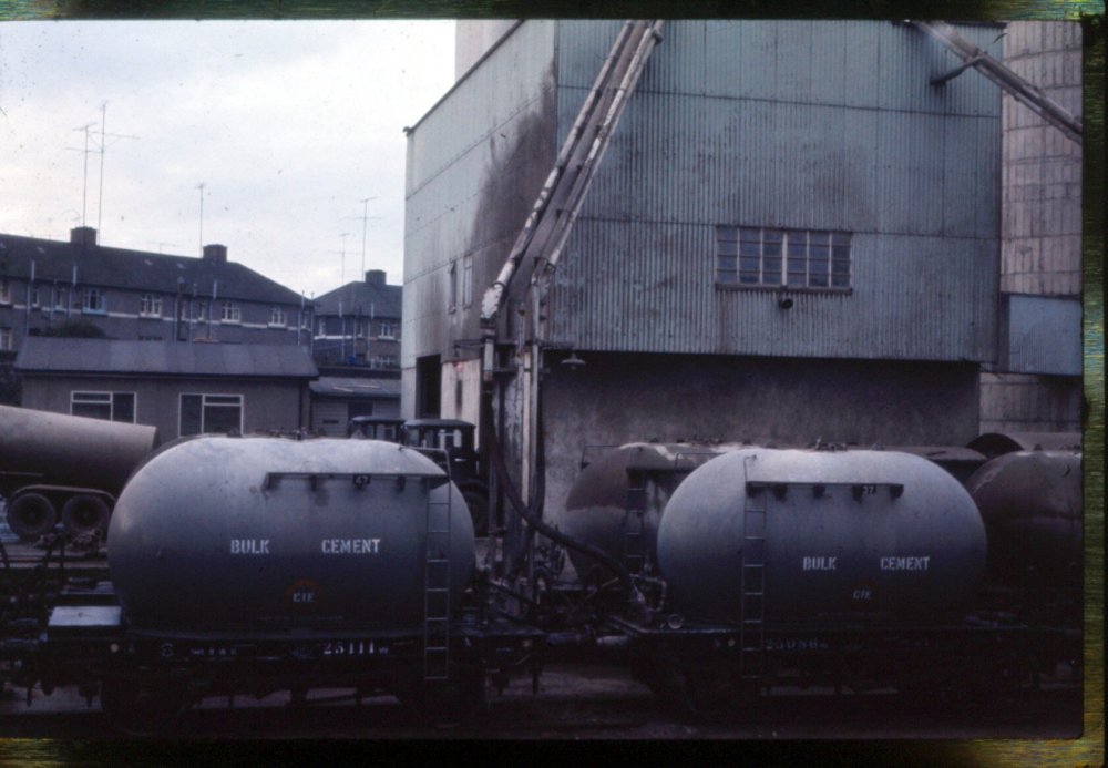 1098911485_No.544CementTrain@CabraSilo.thumb.jpg.61b378b76f67b572008a319ab0a6870d.jpg
