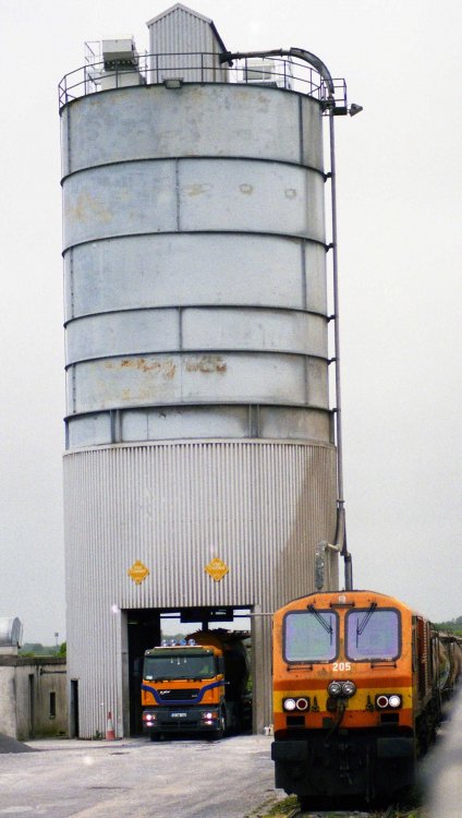 Tullamore 205 June 2003 a522.jpg