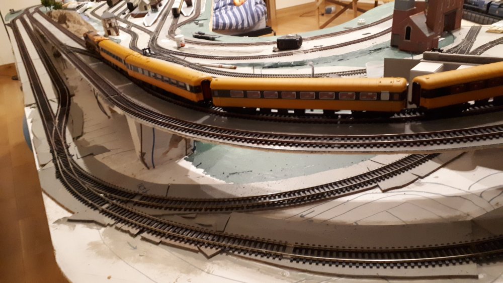 Train layout 2.jpg